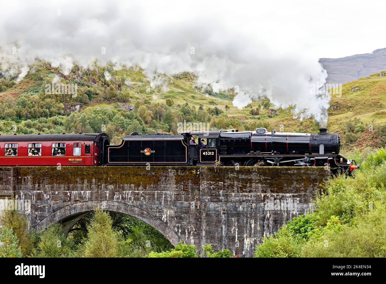 JACOBITE STEAM TRAIN GLENFINNAN VIADUCT SCOTLAND THE ENGINE 45212 ON