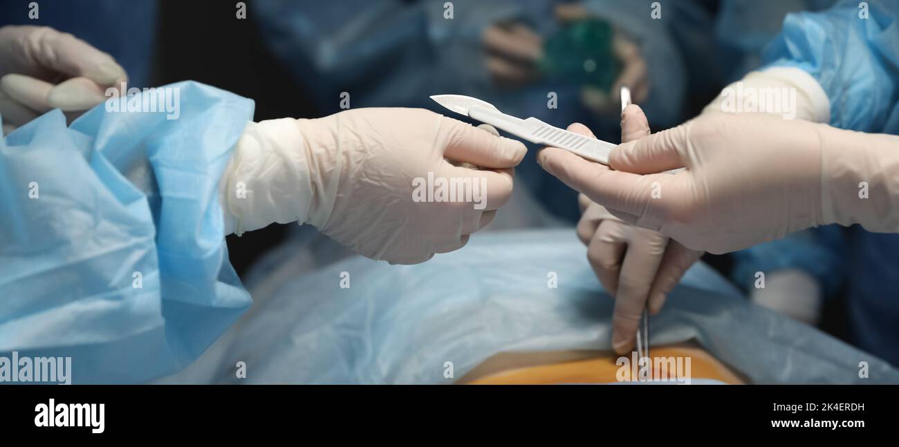 Doctors team scalpel in hi-res stock photography and images - Alamy