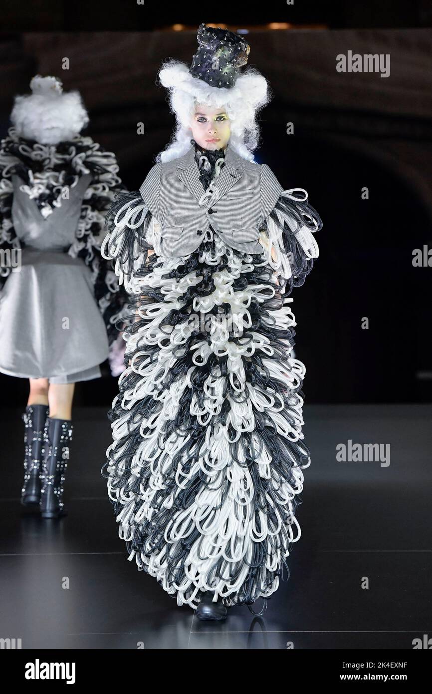Paris, France. 01st Oct, 2022. A model walks on the runway at the Noir by Ken Ninomiya show during the Spring Summer 2023 Collections Fashion Show at Paris Fashion Week in Paris, France on October 1, 2022. (Photo by Jonas Gustavsson/Sipa USA) Credit: Sipa USA/Alamy Live News Stock Photo