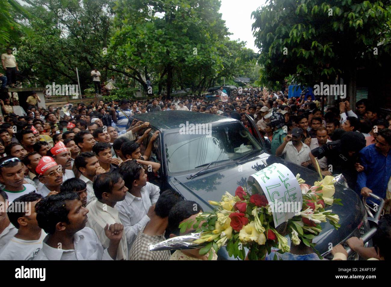 Dhaka, Bangladesh - June 11, 2008: Former Prime Minister Sheikh Hasina, released on bail, went straight from Sub jail to Bangabandhu Memorial Museum a Stock Photo
