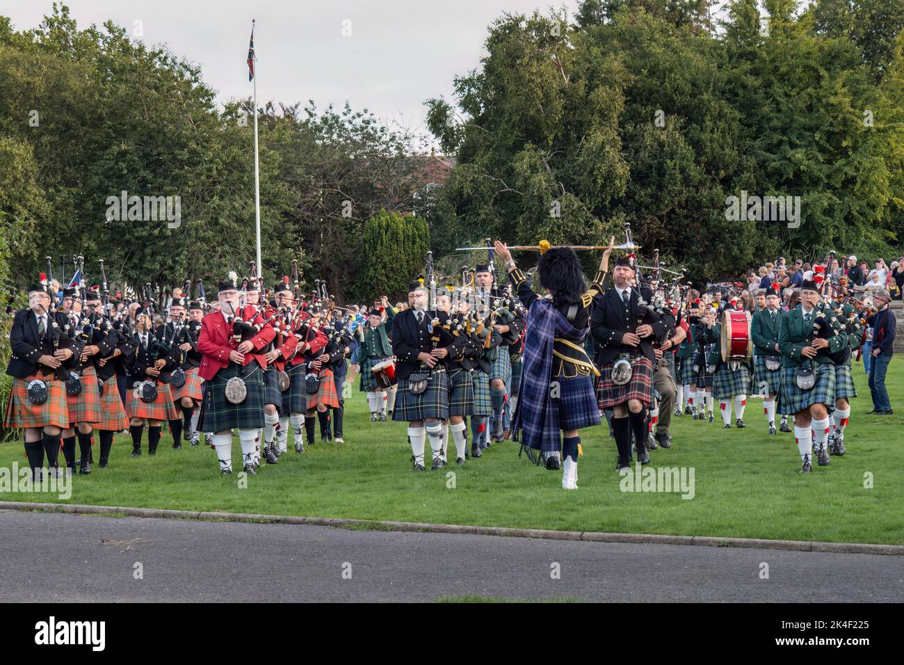 BIDEFORD, DEVON, ENGLAND - SEPTEMBER 10 2022: Many pipers piping, to commemorate the death of Queen Elizabeth II, in Bideford Victoria Park. Stock Photo