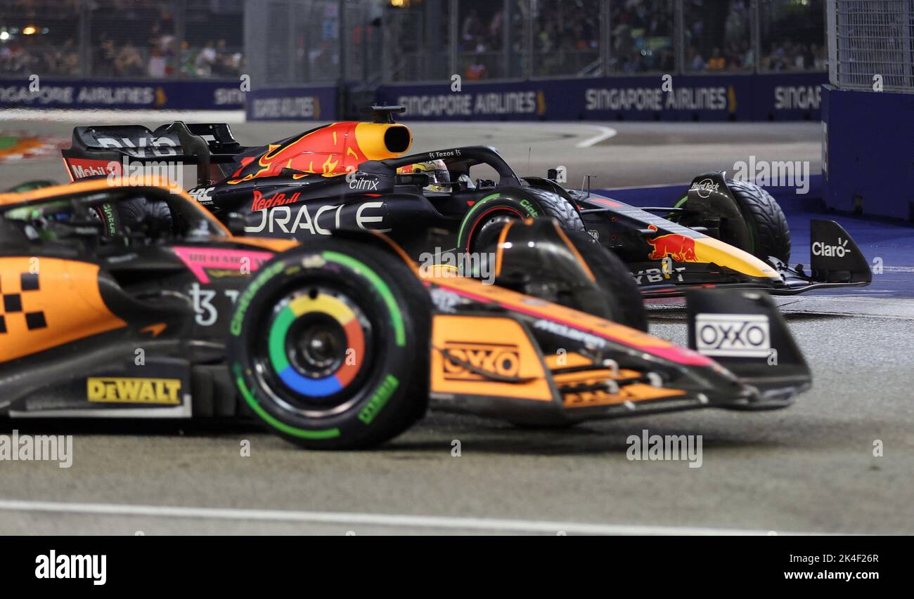 Formula One F1 - Singapore Grand Prix - Marina Bay Street Circuit, Singapore - October 2, 2022 Red Bull's Max Verstappen and McLaren's Lando Norris in action during the race REUTERS/Edgar Su Stock Photo