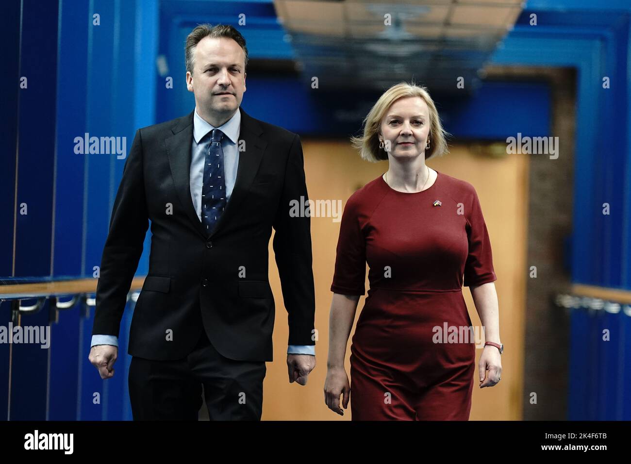 Prime Minister Liz Truss And Her Husband Husband Hugh O Leary Walk Prime Minister Liz Truss And Her Husband Husband Hugh O Leary Walk