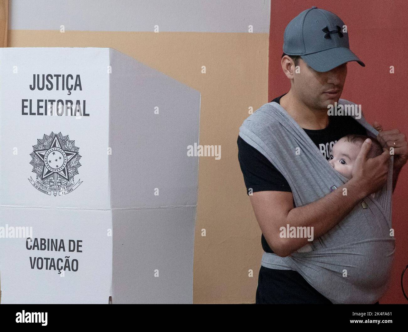 Rio De Janeiro, Brazil. 2nd Oct, 2022. A man casts his vote at a polling station in Rio de Janeiro, Brazil, Oct. 2, 2022. Credit: Wang Tiancong/Xinhua/Alamy Live News Stock Photo