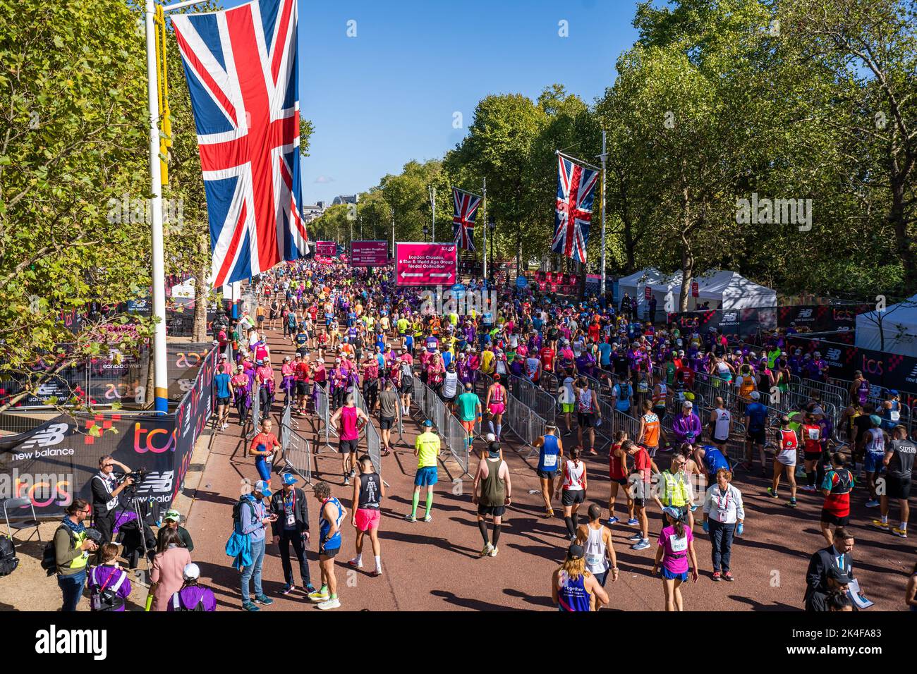 London UK. 2 October 2022 .  Marathon runners  crossing  the finishing line at The Mall. More than  40,000 athletes including  elite  runners, club runners and fun runners   take  part in the London Marathon sponsored by TCS Tata Consultancy Services over a 26.2 mile course.Credit: amer ghazzal/Alamy Live News. Stock Photo