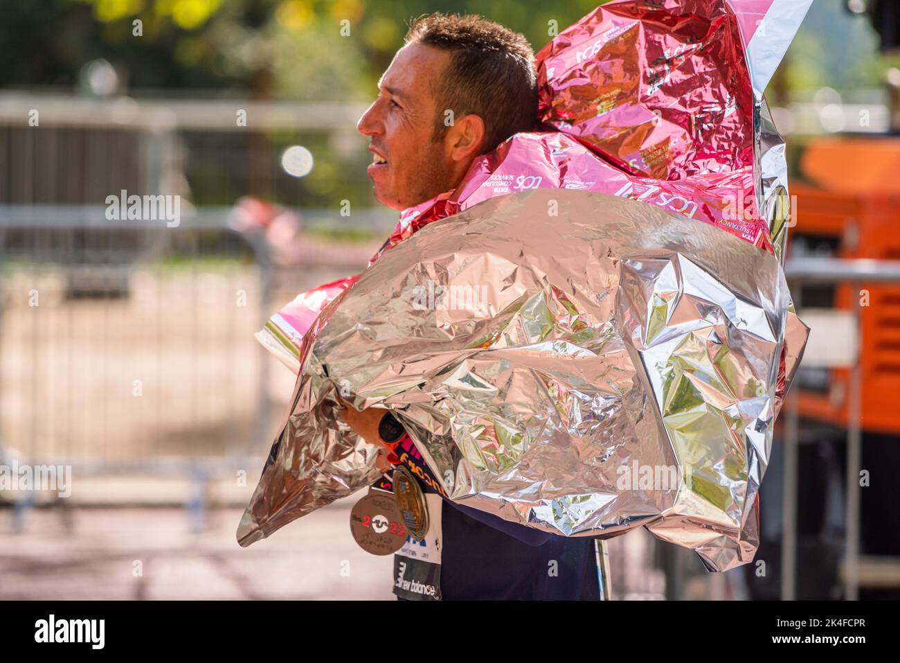 London UK. 2 October 2022 .  A marathon runner  wrapped in a  foil blanket after crossing  the finishing line at The Mall. More than  40,000 athletes including  elite  runners, club runners and fun runners   take  part in the London Marathon sponsored by TCS Tata Consultancy Services over a 26.2 mile course.Credit: amer ghazzal/Alamy Live News. Stock Photo