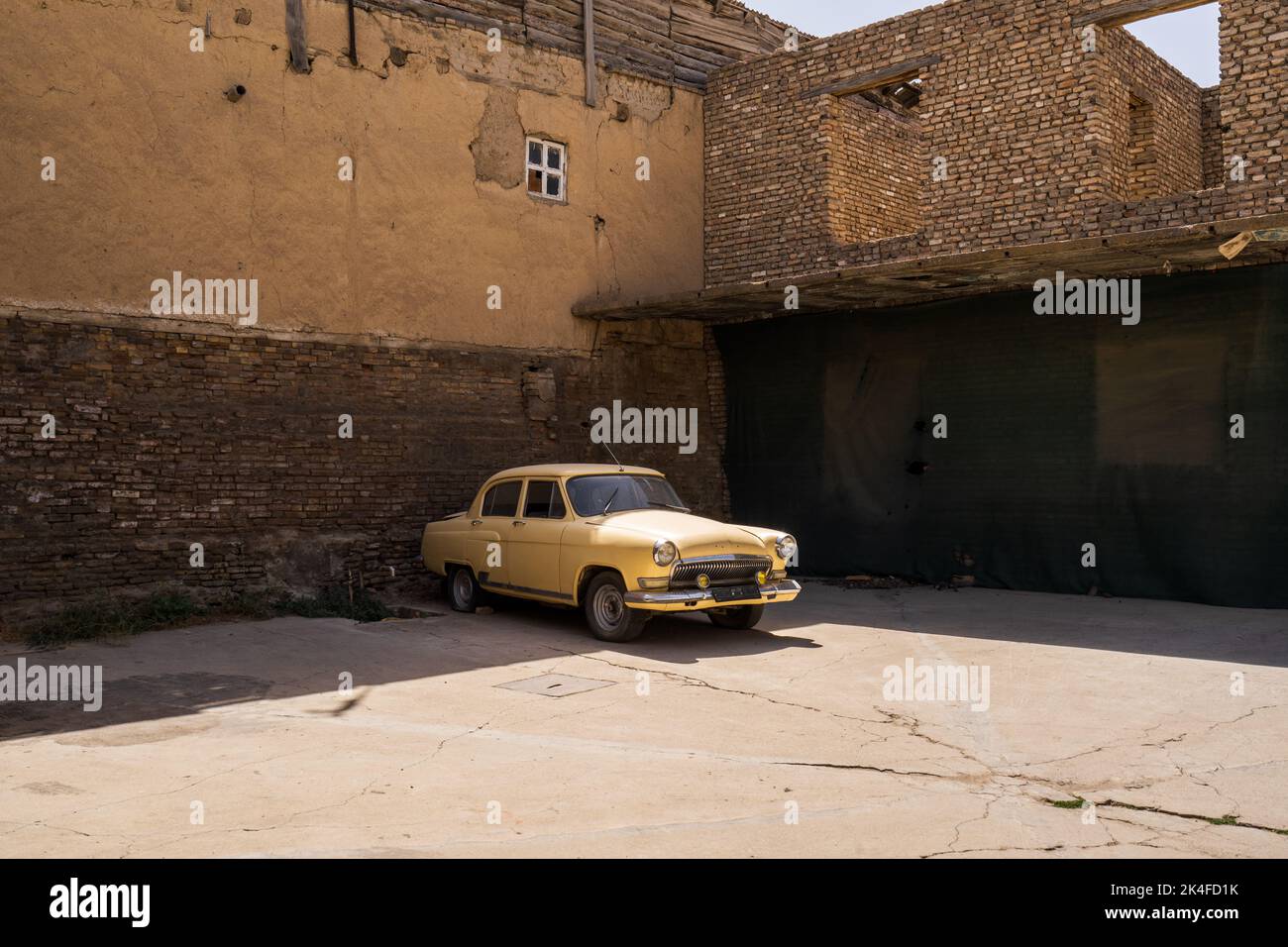 Old Soviet Volga Car in Samarkand mahalla Stock Photo Alamy