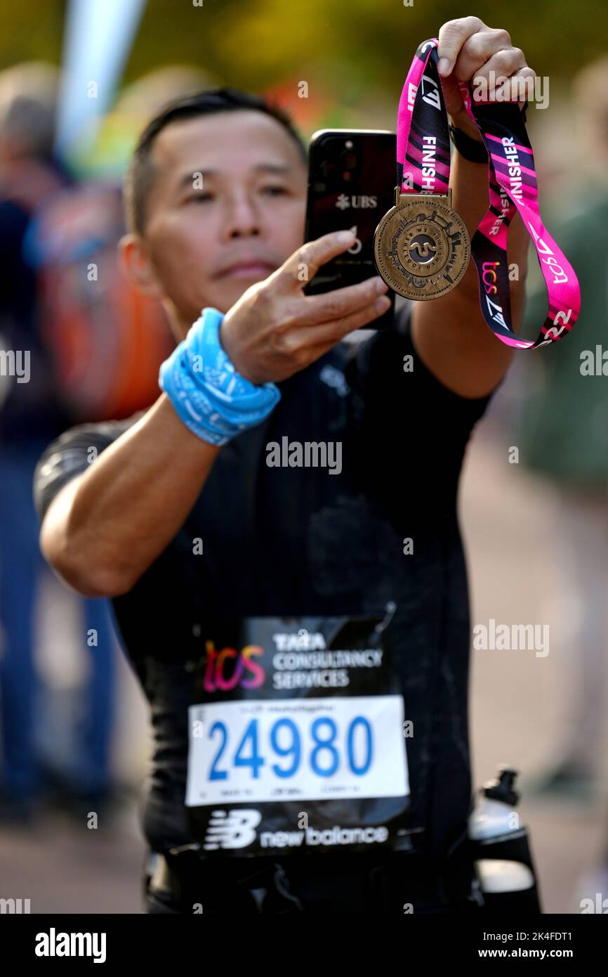 London marathon 2022 medal hires stock photography and images Alamy