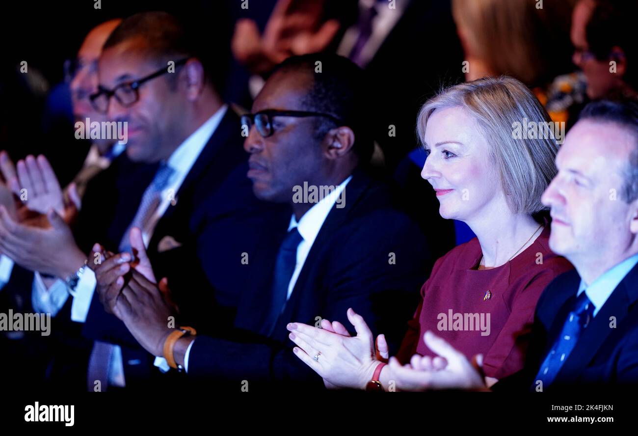 Prime Minister Liz Truss, sits with Chancellor of the Exchequer Kwasi Kwarteng, (centre) Foreign Secretary James Cleverly (second left) and her husband Hugh O'Leary (right) during the Conservative Party annual conference at the International Convention Centre in Birmingham. Picture date: Sunday October 2, 2022. Stock Photo
