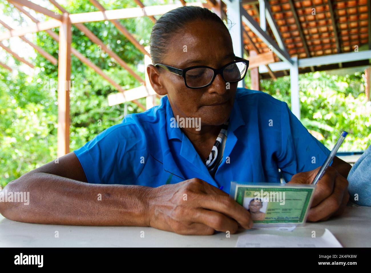 Brazil. 02nd Oct, 2022. BELÉM, PA - 02.10.2022: ELEIÇÕES 2022 RIBEIRINHOS - Voters from the islands of Belém, PA during the first round of elections. Maria Lúcia Reis Corrêa, voter from the municipality of Acará, justifying her vote at the Santo Antônio School in the Periquitaquara borehole on Combú Island. (Photo: Oswaldo Forte/Fotoarena) Credit: Foto Arena LTDA/Alamy Live News Stock Photo