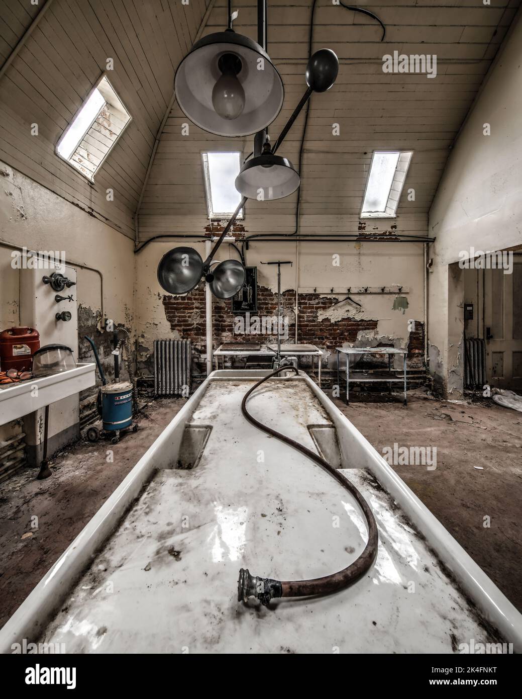 old abandoned hospital morgue and gurney Stock Photo - Alamy