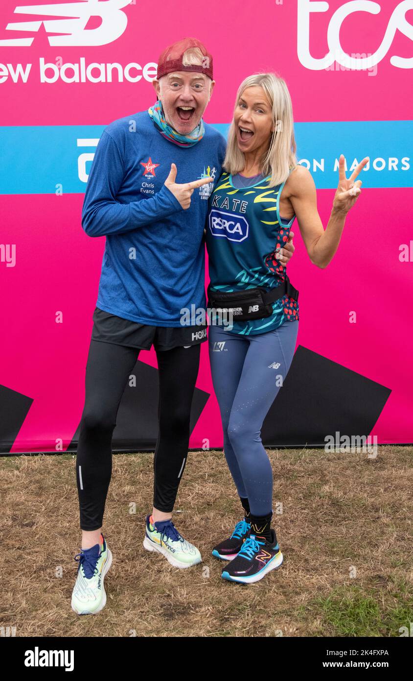 London, UK. 02nd Oct, 2022. Chris Evans and Kate Lawler at the start, competing in the TCS London Marathon on the 2nd October 2022. Photo by Gary Mitchell Credit: Gary Mitchell, GMP Media/Alamy Live News Stock Photo