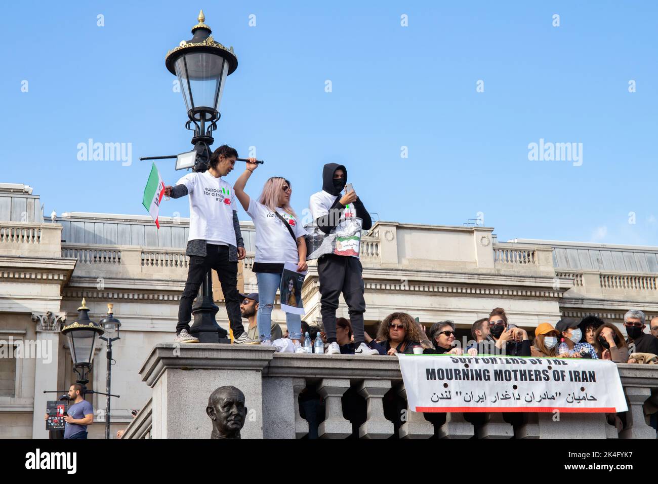 London, England, UK 01/10/2022 Thousands gather in Trafalgar Square to protest against the Iranian governments infringement of human rights following the death of Mahsa Amini Stock Photo