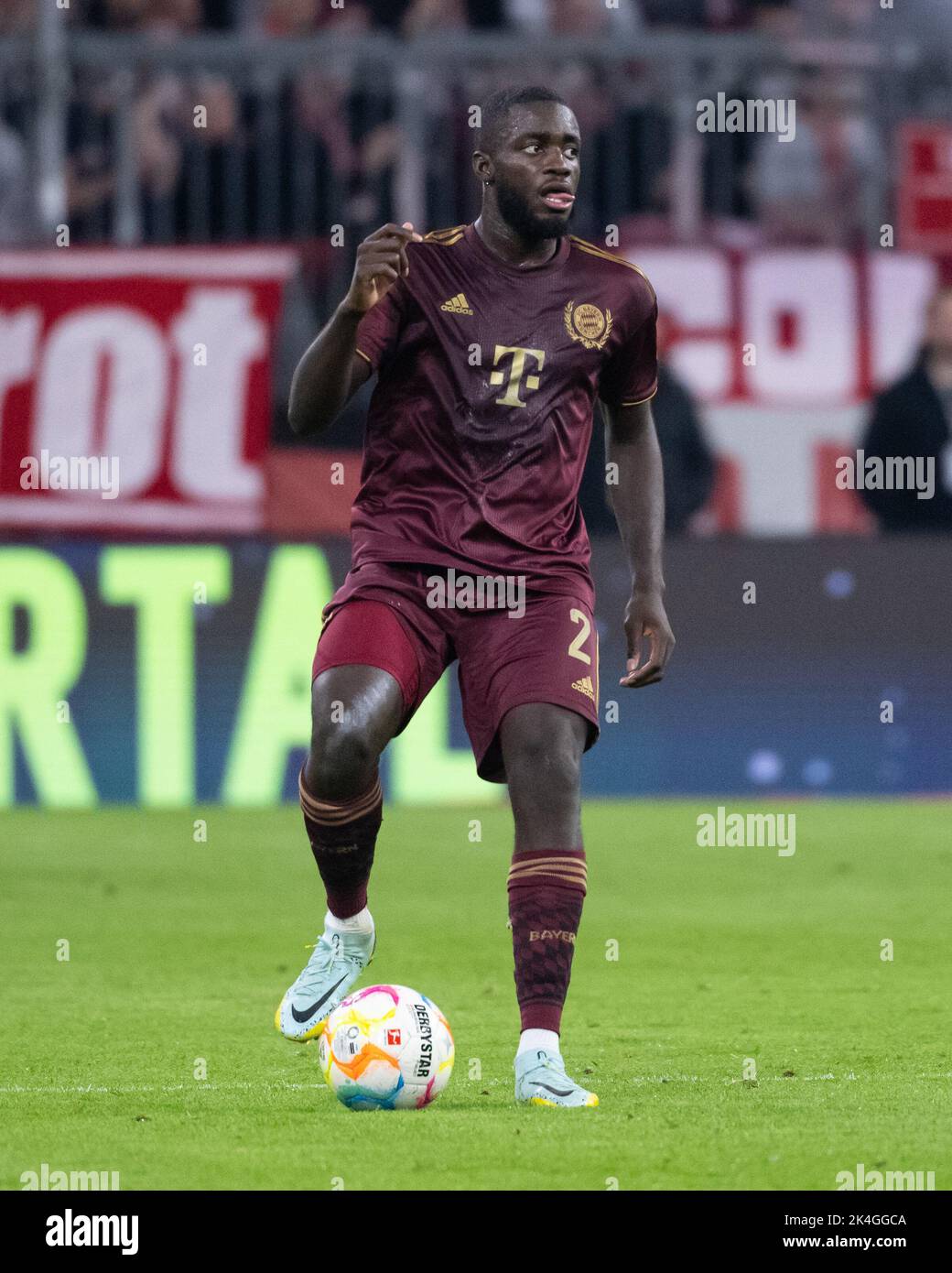 Munich, Germany. 30th Sep, 2022. Soccer: Bundesliga, Bayern Munich - Bayer Leverkusen, matchday 8 at Allianz Arena. Dayot Upamecano from Munich plays the ball. Credit: Sven Hoppe/dpa - IMPORTANT NOTE: In accordance with the requirements of the DFL Deutsche Fußball Liga and the DFB Deutscher Fußball-Bund, it is prohibited to use or have used photographs taken in the stadium and/or of the match in the form of sequence pictures and/or video-like photo series./dpa/Alamy Live News Stock Photo