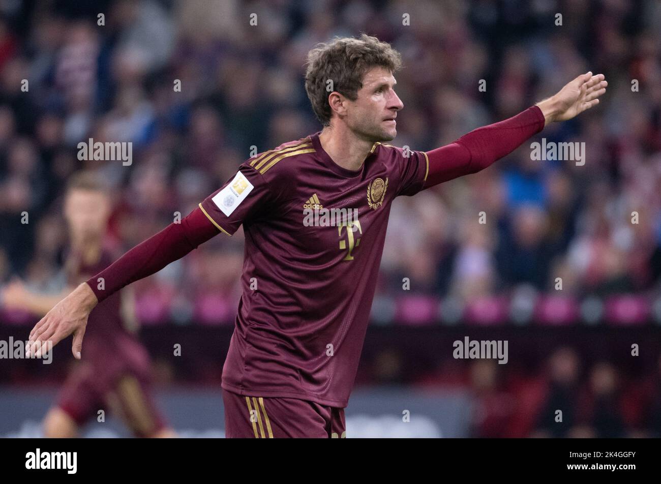 Munich, Germany. 30th Sep, 2022. Soccer: Bundesliga, Bayern Munich - Bayer Leverkusen, Matchday 8 at Allianz Arena. Thomas Müller of Munich gestures on the pitch. Credit: Sven Hoppe/dpa - IMPORTANT NOTE: In accordance with the requirements of the DFL Deutsche Fußball Liga and the DFB Deutscher Fußball-Bund, it is prohibited to use or have used photographs taken in the stadium and/or of the match in the form of sequence pictures and/or video-like photo series./dpa/Alamy Live News Stock Photo