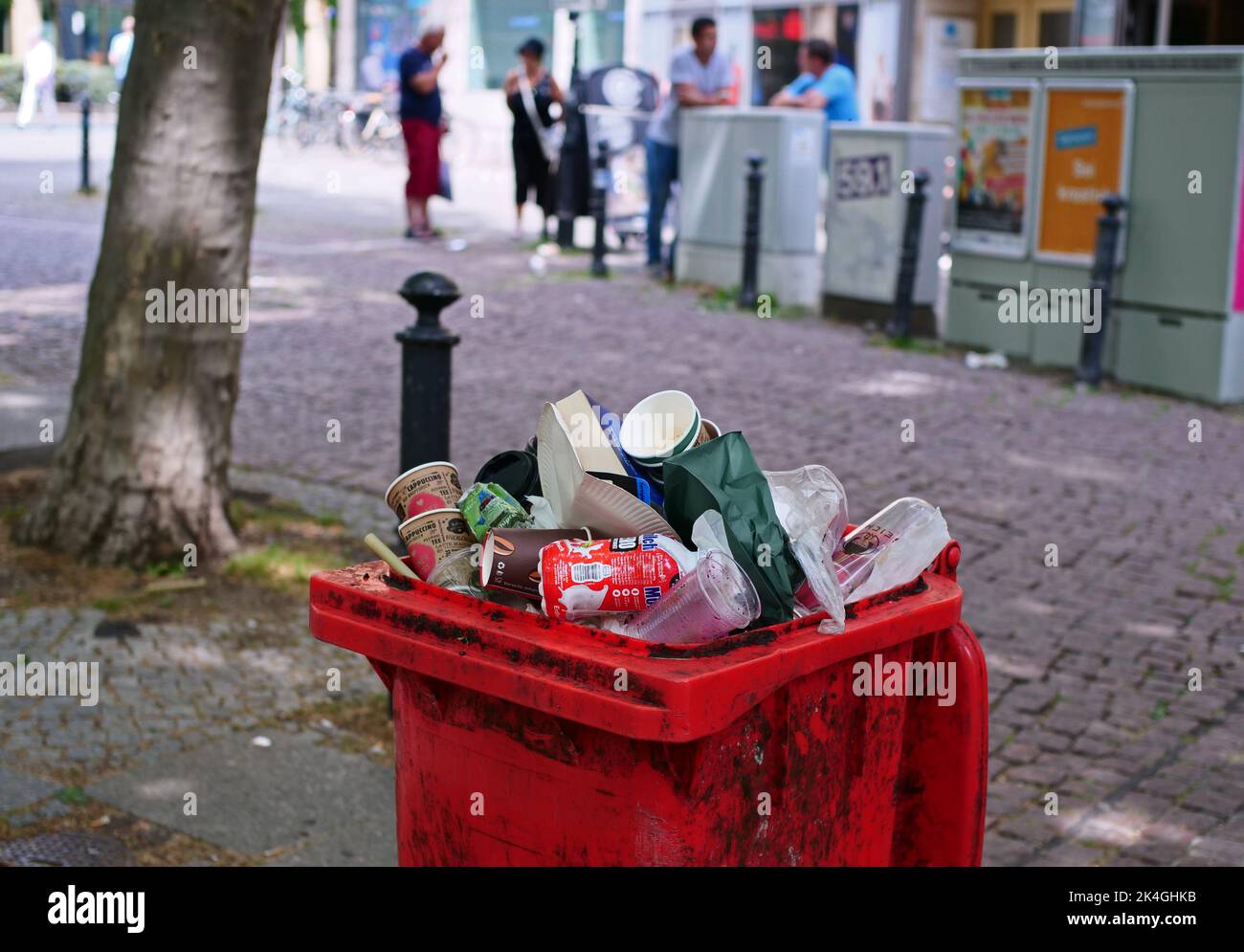 Berlin, Germany. 26th June, 2022. 26.06.2022, Berlin. A full trash can is overflowing on a public square in front of the Steglitz town hall in Steglitz. Much of the trash consists of disposable coffee cups. Credit: Wolfram Steinberg/dpa Credit: Wolfram Steinberg/dpa/Alamy Live News Stock Photo