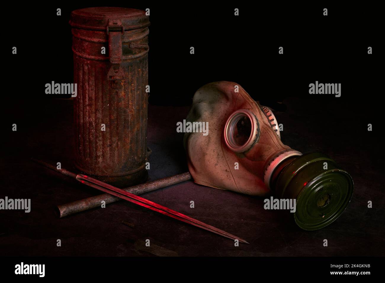 Ww2 gas mask hi-res stock photography and images - Alamy