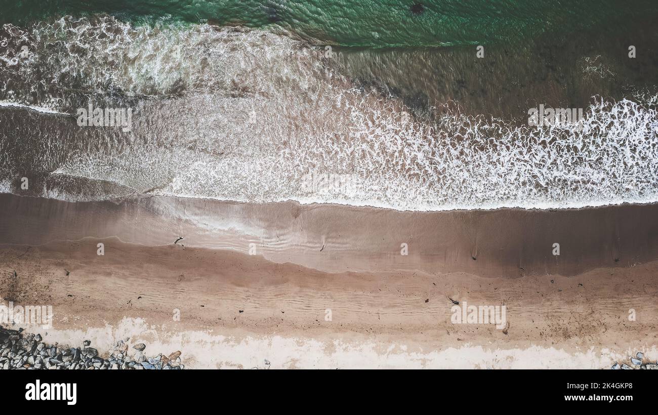 Aerial beach waves top view hi-res stock photography and images - Alamy