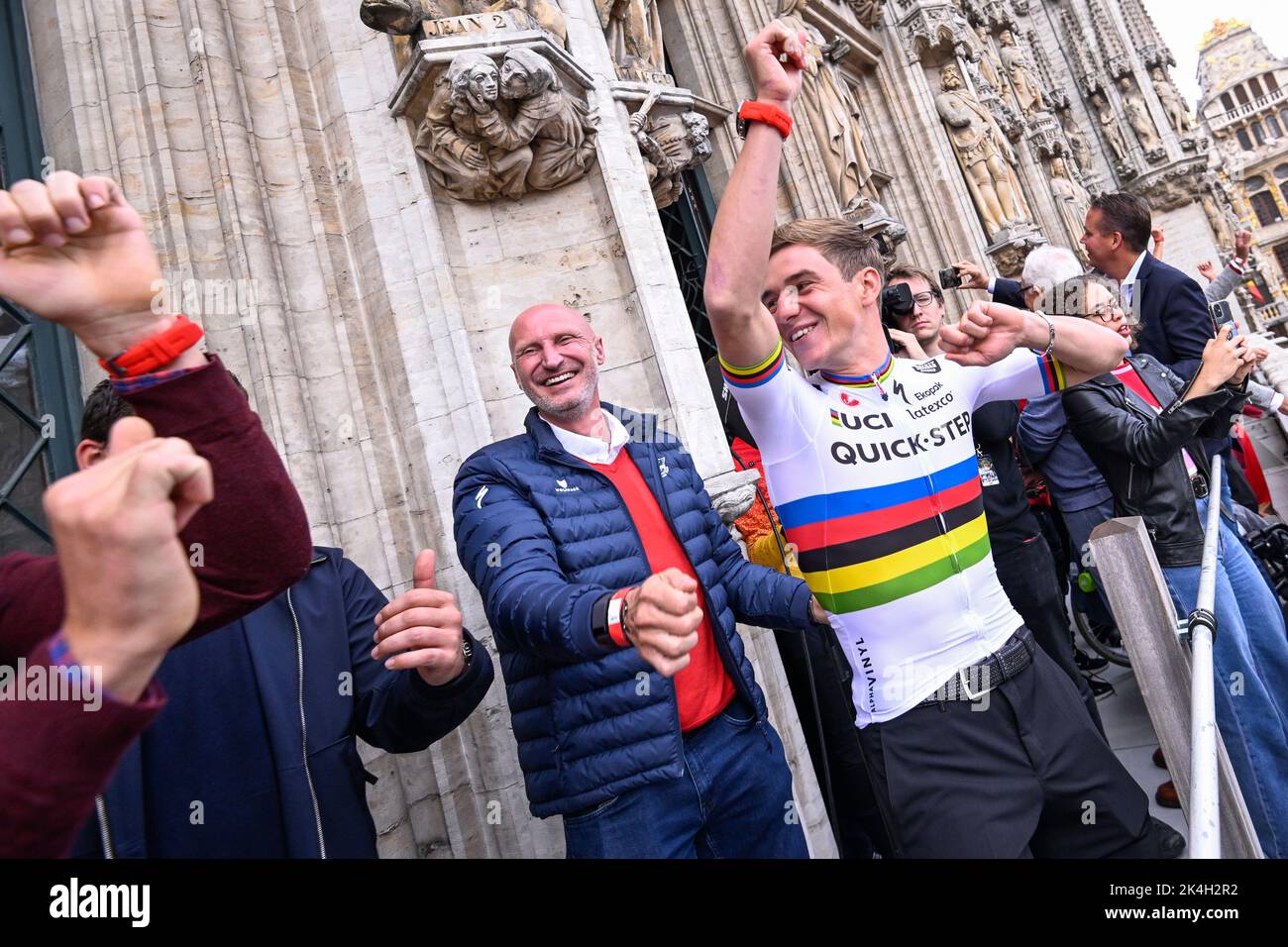 Belgian new world champion Remco Evenepoel pictured during the celebration on the balcony of Brussels city hall on the Grand-Place - Grote Markt, with cycling world champion, Friday 30 September 2022, part of the celebration of world champion Evenepoel, the 22 years old, from Schepdael, Dilbeek, became world champion after a great season with a win at the Vuelta, first Belgian in 44 years to win a big tour, the Vuelta. BELGA PHOTO POOL LAURIE DIEFFEMBACQ Stock Photo