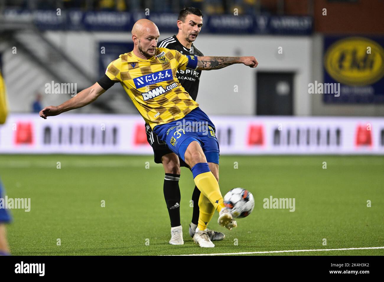 STVV's Toni Leistner and Eupen's Smail Prevljak fight for the ball during a soccer match between Sint-Truidense VV and KAS Eupen, Sunday 02 October 2022 in Sint-Truiden, on day 10 of the 2022-2023 'Jupiler Pro League' first division of the Belgian championship. BELGA PHOTO JOHAN EYCKENS Stock Photo