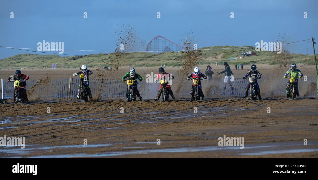 St Annes on Sea, UK. 2nd October, 2022. The Solo Final Start: (l - r) Jordan Noel (95), Paul Cooper (11), Sam Hall (46), Billy Reve (1), Paul Bowen (67), Charley Powell (92) and Richie Worrall (111) during the Fylde ACU British Sand Racing Masters Championship on Sunday 2nd October 2022. (Credit: Ian Charles | MI News) Credit: MI News & Sport /Alamy Live News Stock Photo