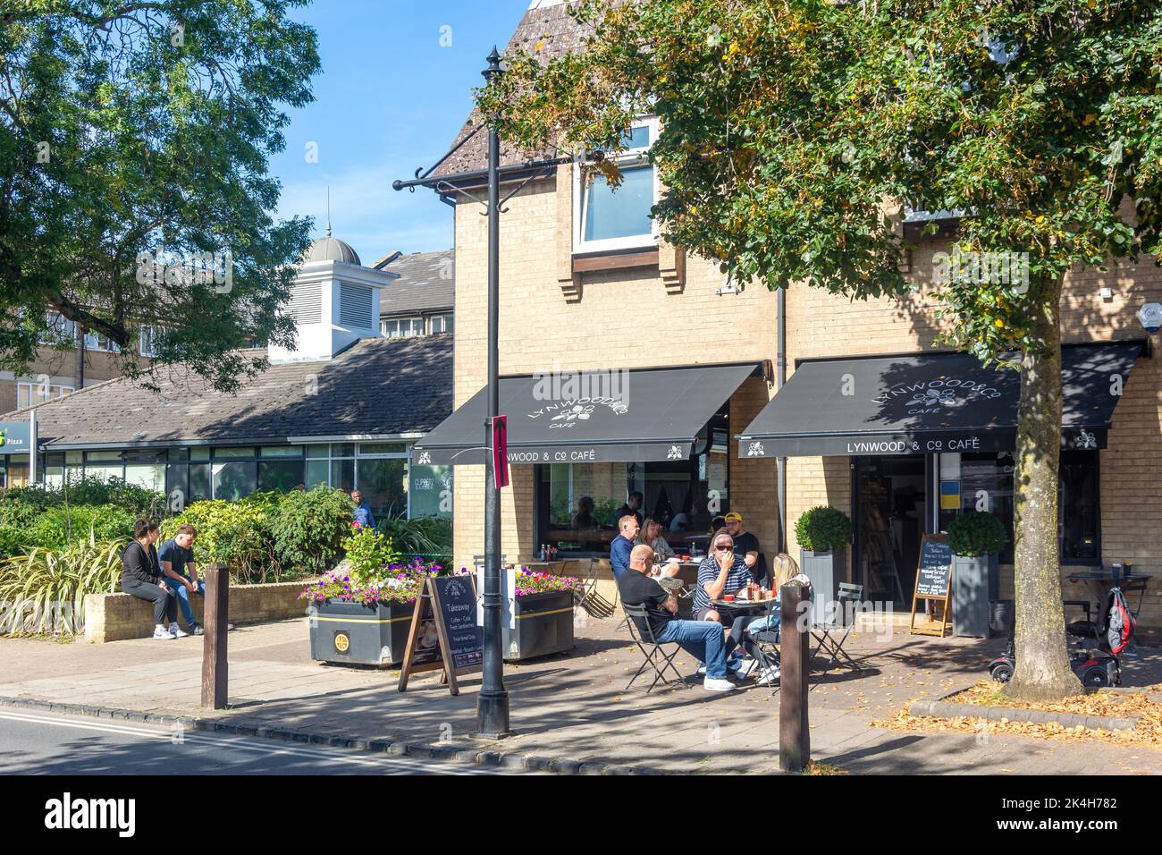 Lynwood & Co Cafe, Alvescot Road, Carterton, Oxfordshire, England, United Kingdom Stock Photo