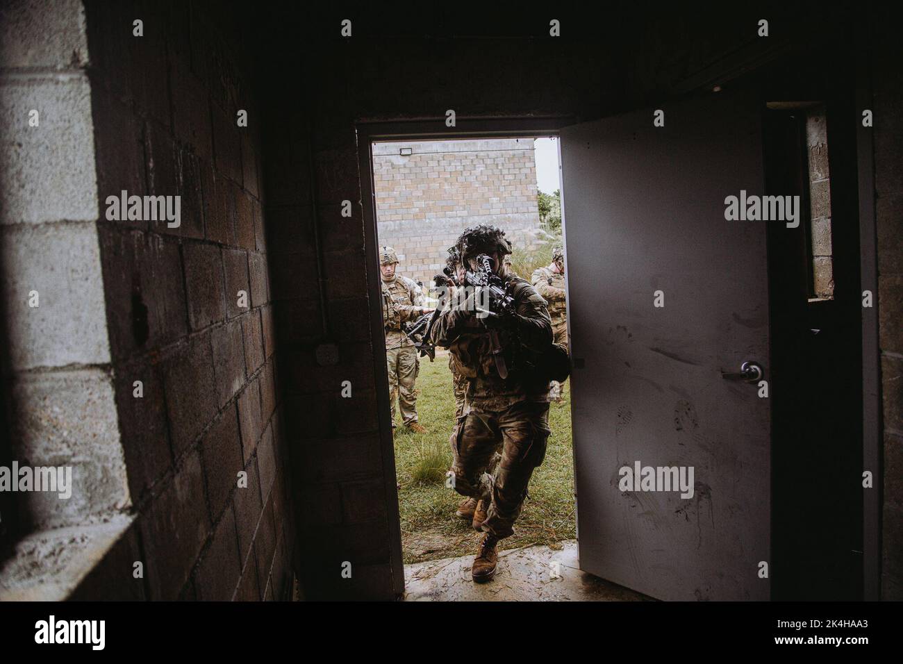 A U.S. Army Soldier assigned to Alpha Company, 2nd Battalion, 27th Infantry Regiment, 3rd Infantry Brigade Combat Team, 25th Infantry Division out of Schofield Barracks, Hawaii, enters though an open door at an urban terrain training site on Andersen Air Force Base, Guam, Sept. 25, 2022. Alpha Company deployed to Guam to rehearse their mission as the Ready Response Force and practiced military operations in urban training after arriving. Stock Photo
