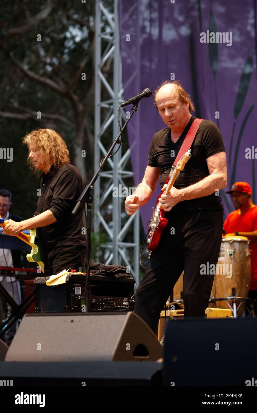 Talking heads 1980 hires stock photography and images Alamy