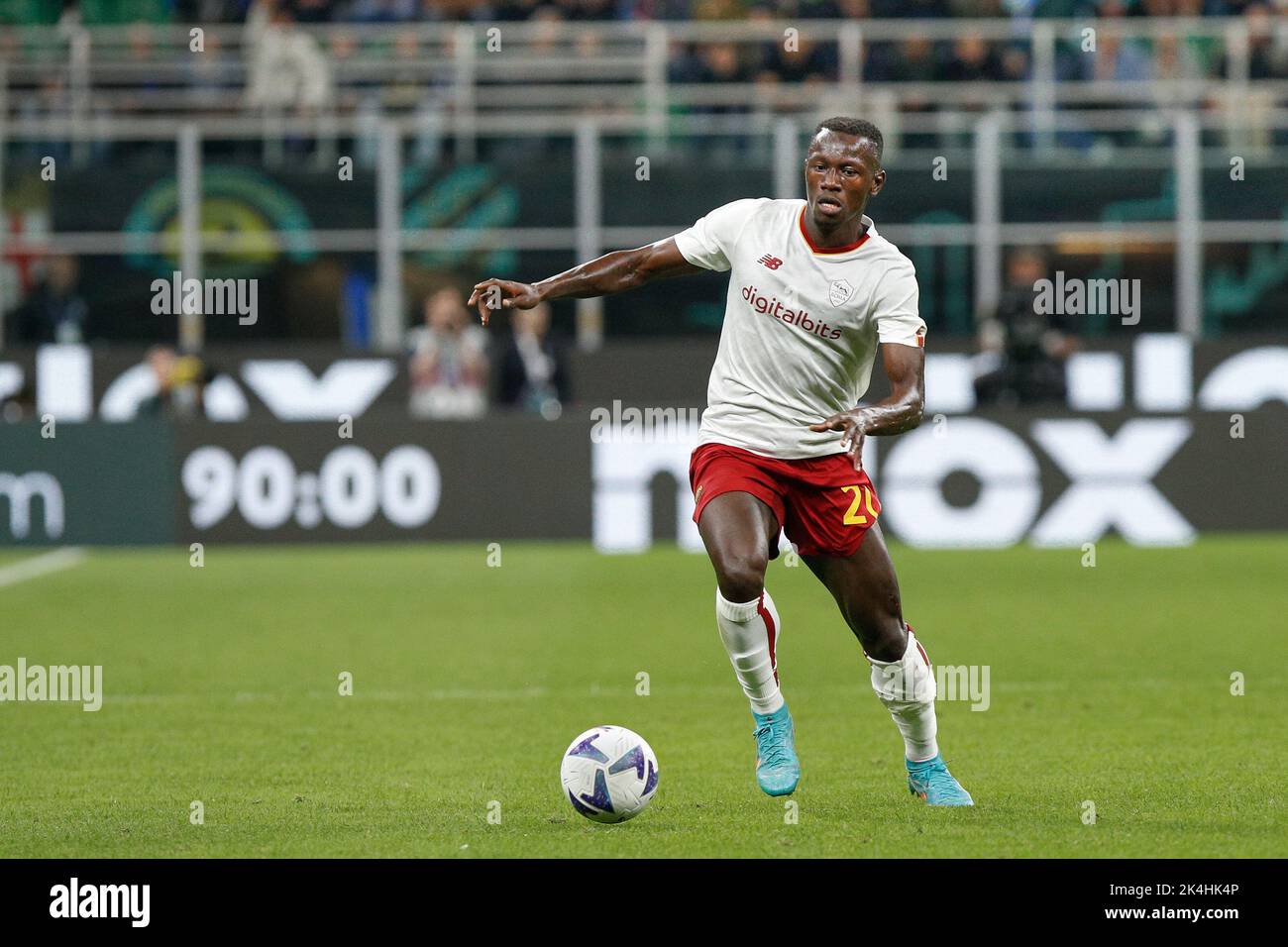 Milan, Italy. 01st Oct, 2022. Italy, Milan, oct 1 2022: Mady Camara (Roma midfielder) drives to the penalty area in the second half during soccer game FC INTER vs AS ROMA, Serie A Tim 2022-2023 day8 San Siro stadium (Photo by Fabrizio Andrea Bertani/Pacific Press) Credit: Pacific Press Media Production Corp./Alamy Live News Stock Photo