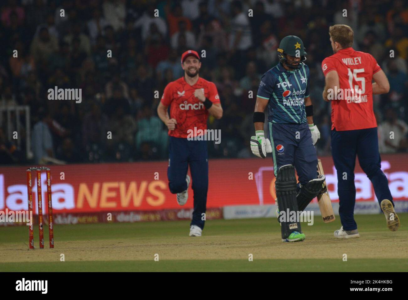 Lahore, Pakistan. 02nd Oct, 2022. A view of the 7th and final T20 International cricket match between Pakistan and England at Gaddafi Cricket Stadium in Lahore. England team won the 7th and final T20 International cricket match and beat Pakistan by 67 Runs, Win Series 4-3. (Photo by Rana Sajid Hussain/Pacific Press) Credit: Pacific Press Media Production Corp./Alamy Live News Stock Photo