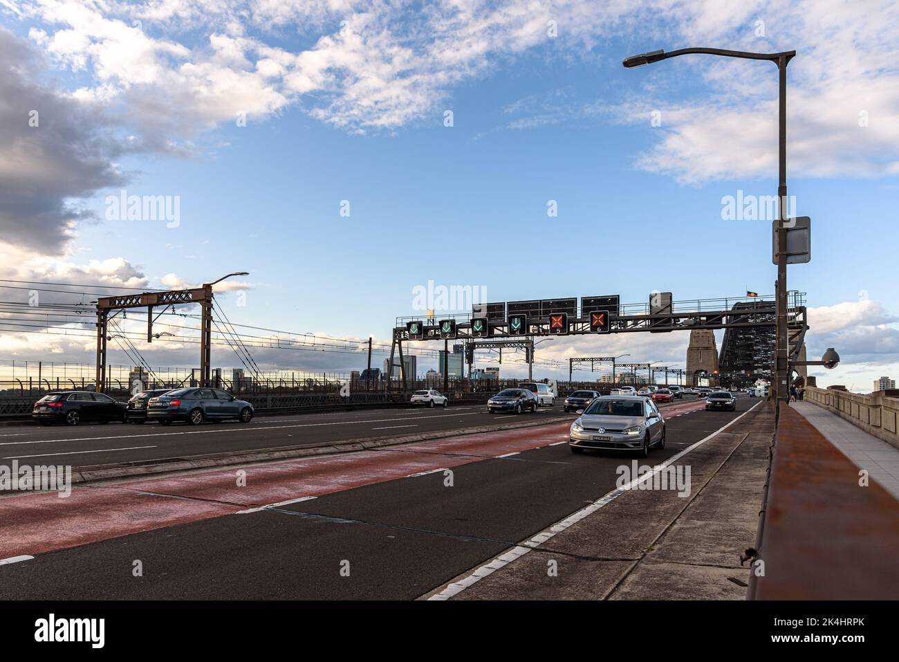 Cars heading south on the Cahill Expressway and Bradfield Highway south of the Sydney Harbour