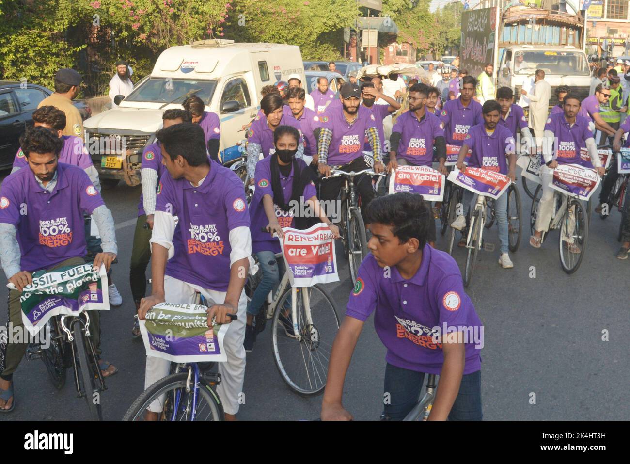 Lahore Punjab Pakistan 2nd Oct 2022 Activists Of The Pakistan lahore-punjab-pakistan-2nd-oct-2022-activists-of-the-pakistan