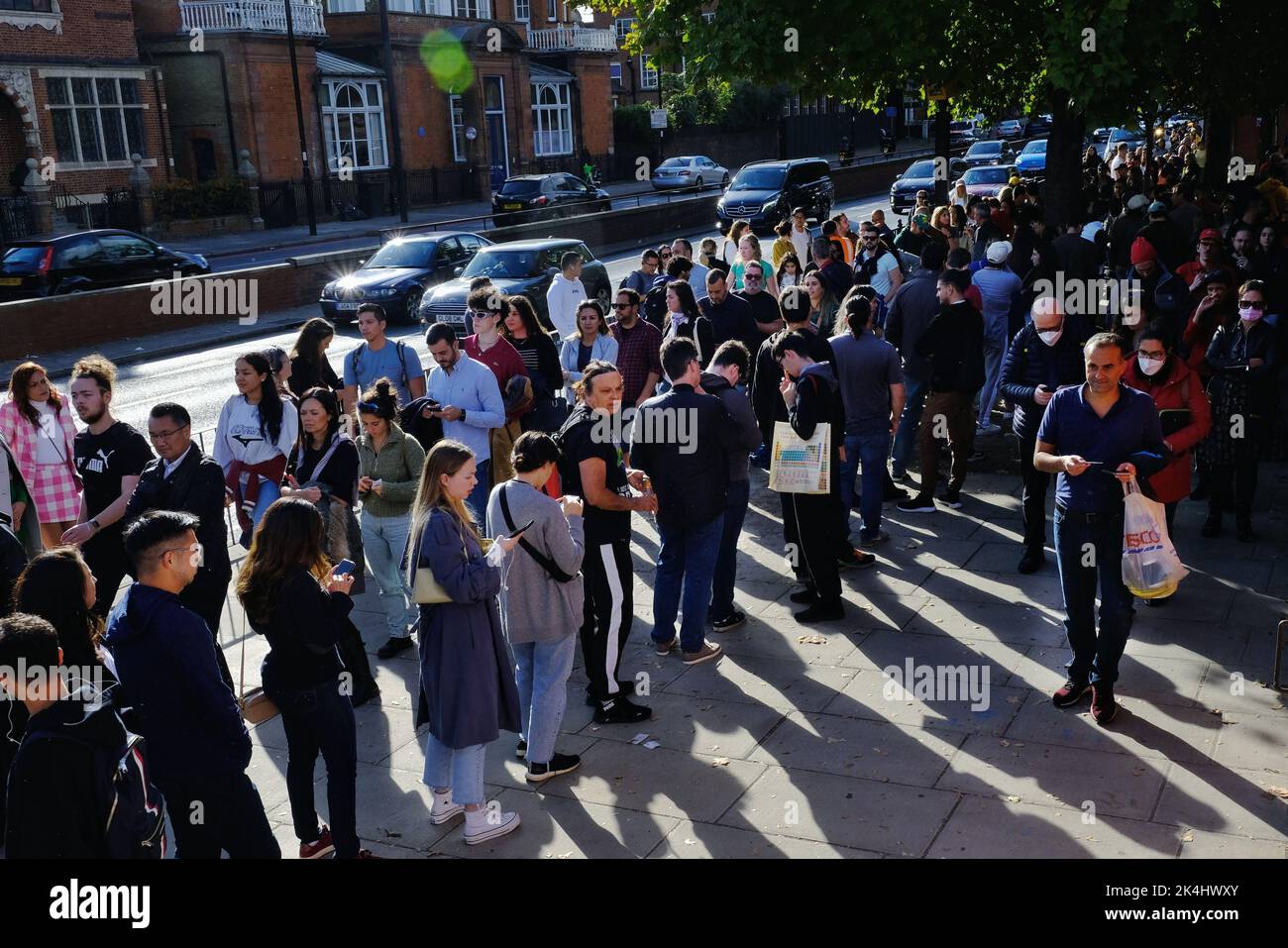 London, UK. 2nd October, 2022. Brazilian expats in the Capital took to the polls in the nation's presidential election. Supporters of the two main candidates - the Liberal Party's incumbent Jair Bolsonaro and Luiz Inacio Lula de Silva of the Workers' Party, gathered outside Hammersmith and Fulham College in west London as long voting queues developed throughout the day. There are approximately 15,000 registered expected to vote in London, out of 120 million in total worldwide. Credit: Eleventh Hour Photography/Alamy Live News Stock Photo