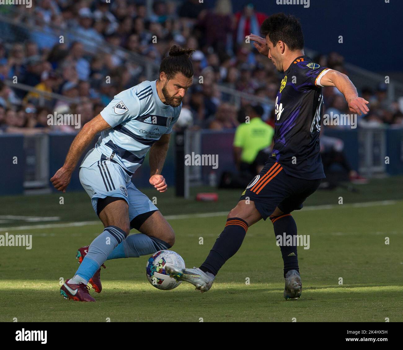 Kansas City, Kansas, USA. 2nd Oct, 2022. Sporting KC defender Graham Zusi #8= (l) faces off against Seattle Sounders midfielder Nicolas Lodeiro #10 (r) during the first half of the game. (Credit Image: © Serena S.Y. Hsu/ZUMA Press Wire) Stock Photo