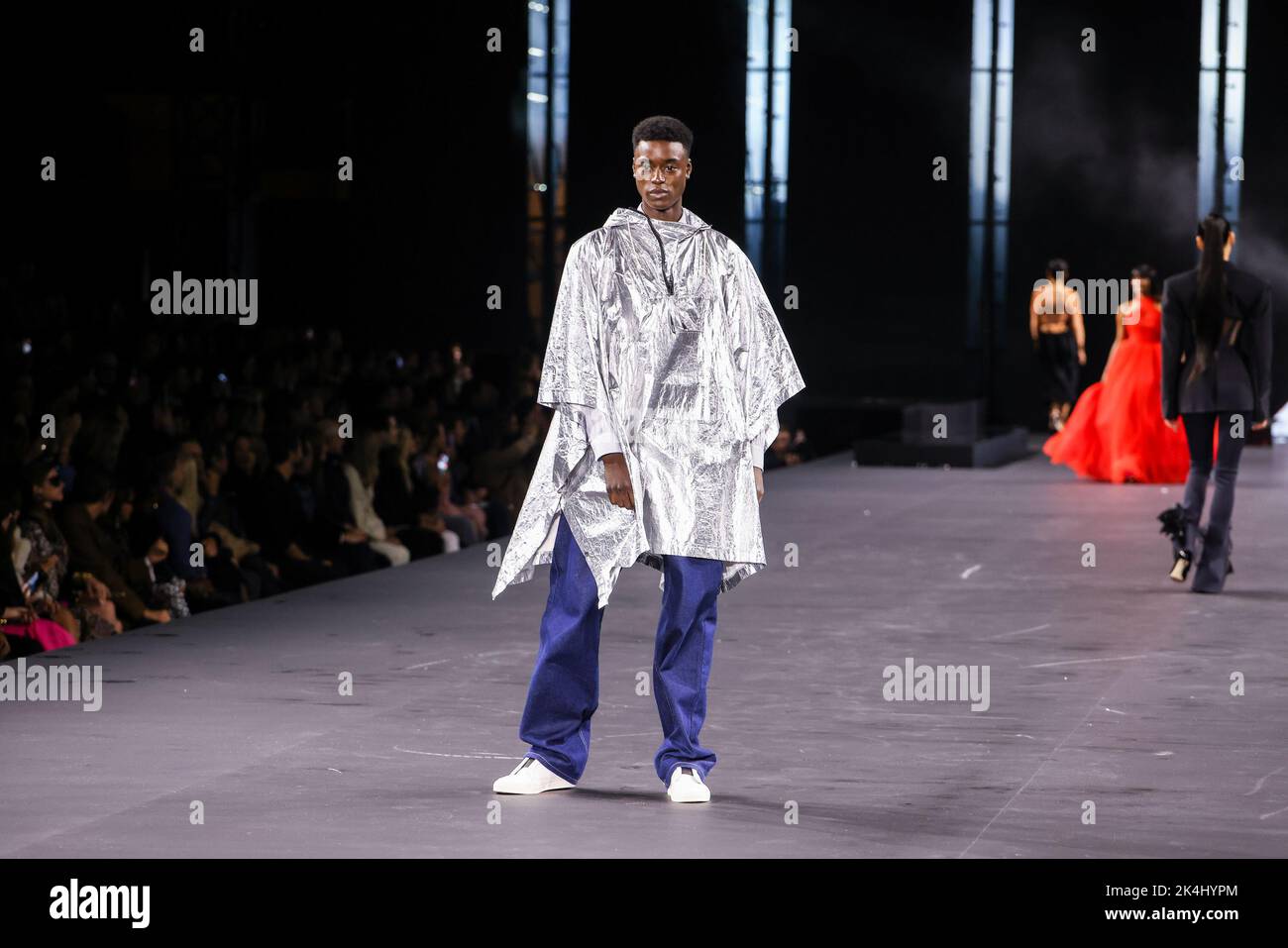 Paris, France. 02nd Oct, 2022. A model walks the runway of the Le Défilé L'Oréal during Paris Fashion Week Ready to Wear Spring/Summer 2023 on October 03, 2022 in Paris, France. (Photo by Lyvans Boolaky/ÙPtertainment/Sipa USA) Credit: Sipa USA/Alamy Live News Stock Photo