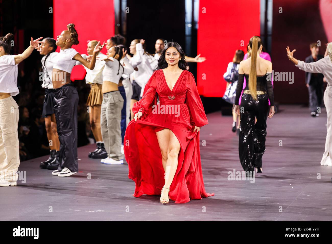 Paris, France. 02nd Oct, 2022. Ariel Tatum walks the runway of the Le Défilé L'Oréal during Paris Fashion Week Ready to Wear Spring/Summer 2023 on October 03, 2022 in Paris, France. (Photo by Lyvans Boolaky/ÙPtertainment/Sipa USA) Credit: Sipa USA/Alamy Live News Stock Photo