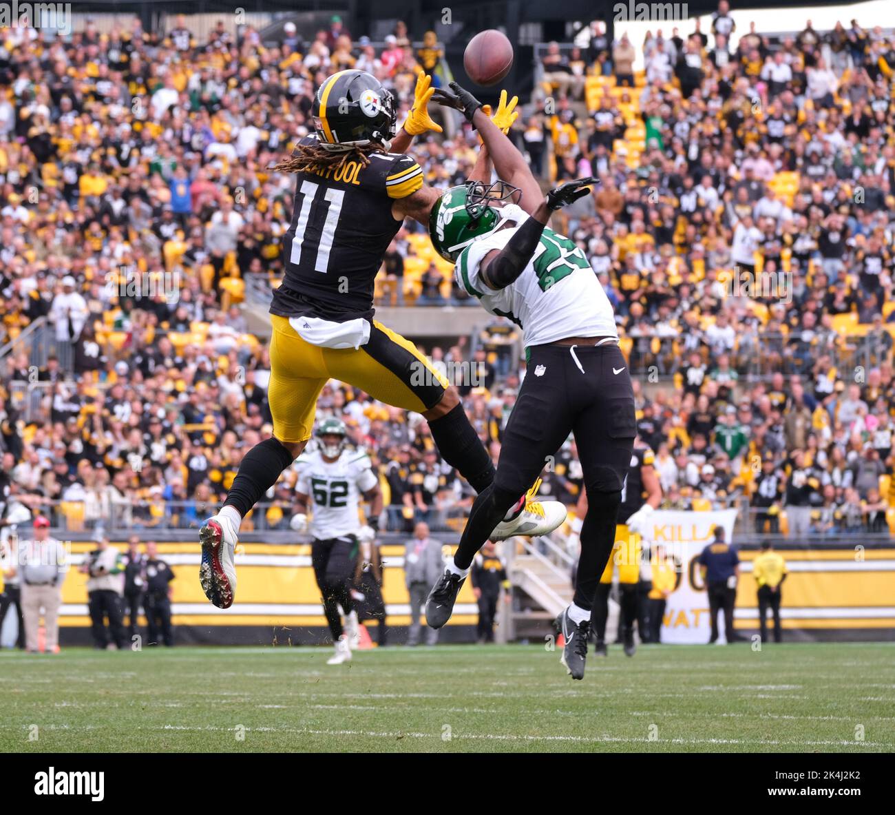 New York Jets safety Lamarcus Joyner (29) against the Buffalo Bills in an  NFL football game, Sunday, Dec. 11, 2022, in Orchard Park, N.Y. Bills won  20-12. (AP Photo/Jeff Lewis Stock Photo - Alamy