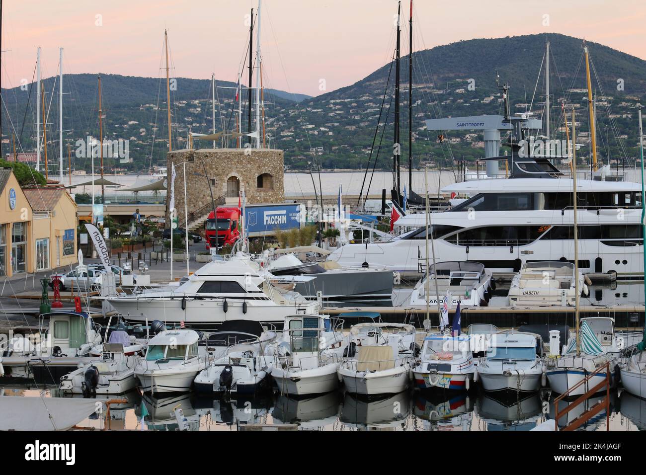 Saint-Tropez, France. Oct 03 2022 Saint-Tropez, France #24 Voiles. Fabulous colors, calm wind in the morning, the old sailboats have been replaced by the new ones, Magic Carpet and others Credit Ilona Barna BIPHOTONEWS - Alamy Live News Credit: Ilona Barna BIPHOTONEWS/Alamy Live News Stock Photo