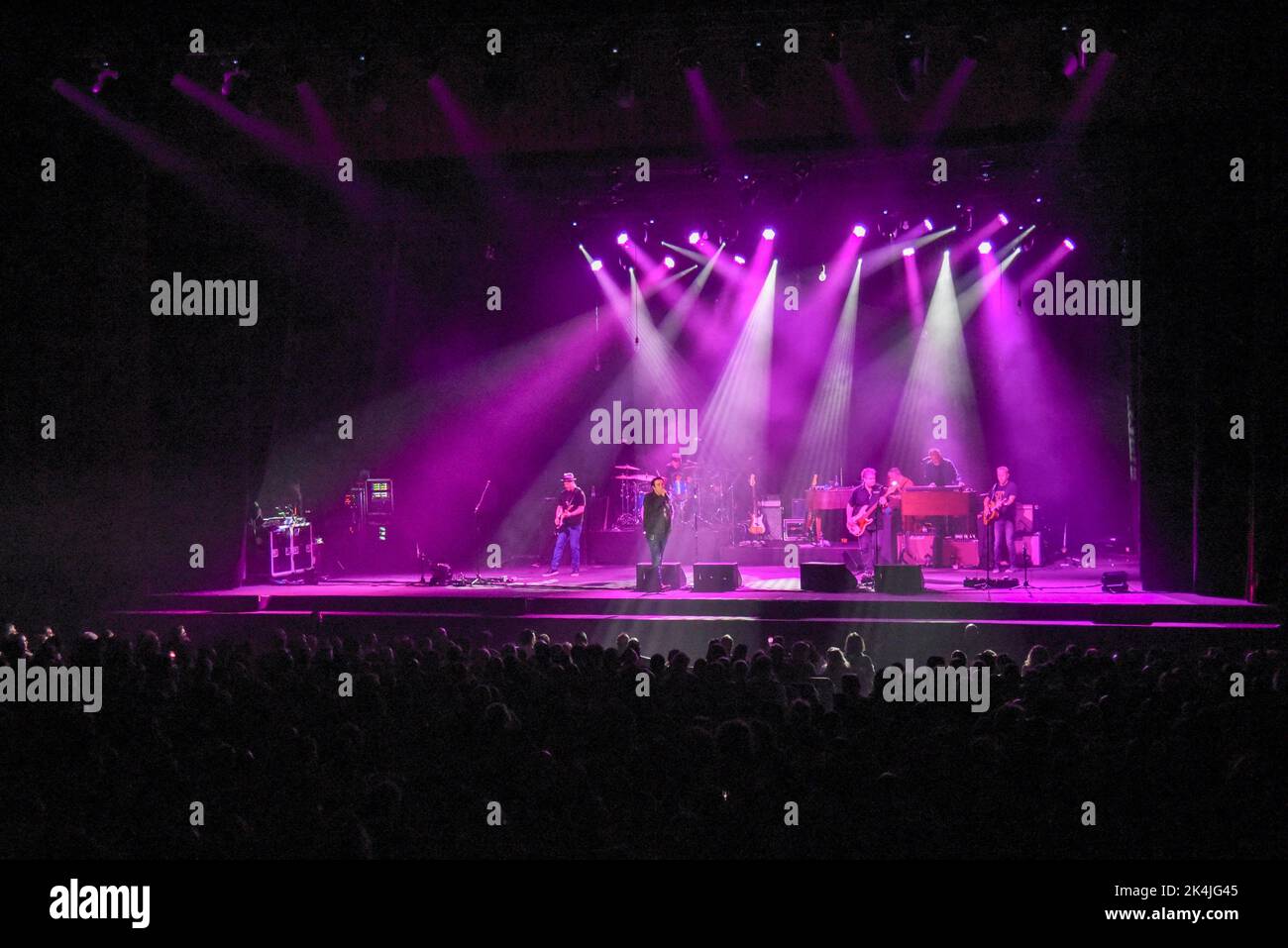 Counting crows teatro hi-res stock photography and images - Alamy