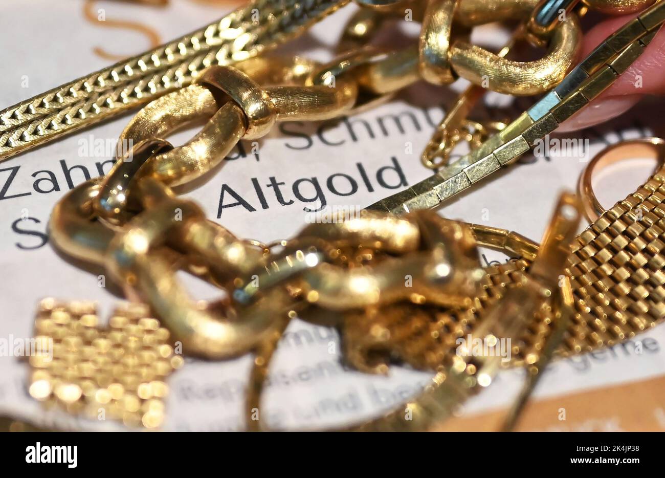 Pforzheim, Germany. 14th Sep, 2022. Purchased old gold is on display at