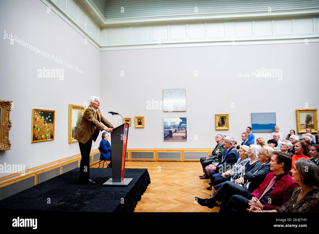 THE HAGUE Princess Beatrix opens the jubilee exhibition of artists