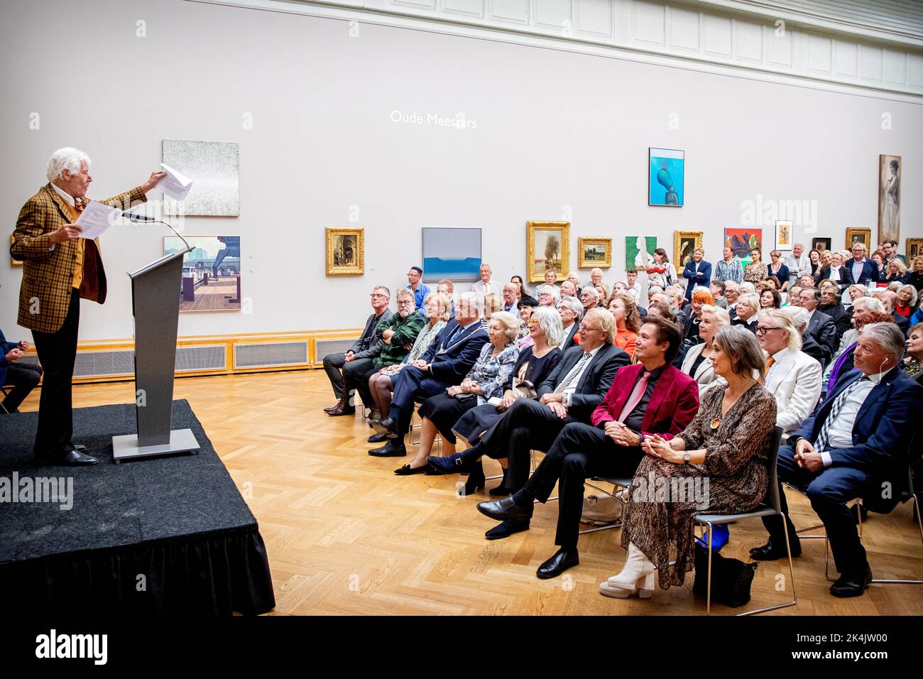 THE HAGUE Princess Beatrix opens the jubilee exhibition of artists