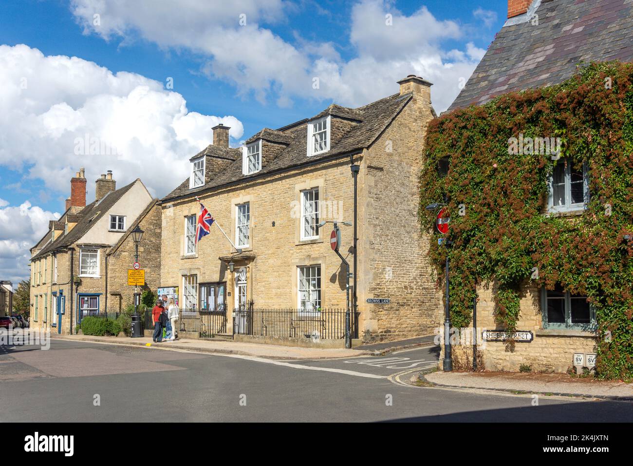 Charlbury Corner House & Memorial Hall, Market Street, Charlbury