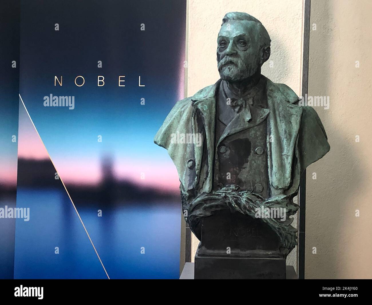 Stockholm, Sweden. 03rd Oct, 2022. A bust of Alfred Nobel stands in Stockholm's Karolinska Institute. The week of Nobel Prize announcements begins with the announcement of this year's winners of the Nobel Prize in Medicine. Credit: Steffen Trumpf/dpa/Alamy Live News Stock Photo