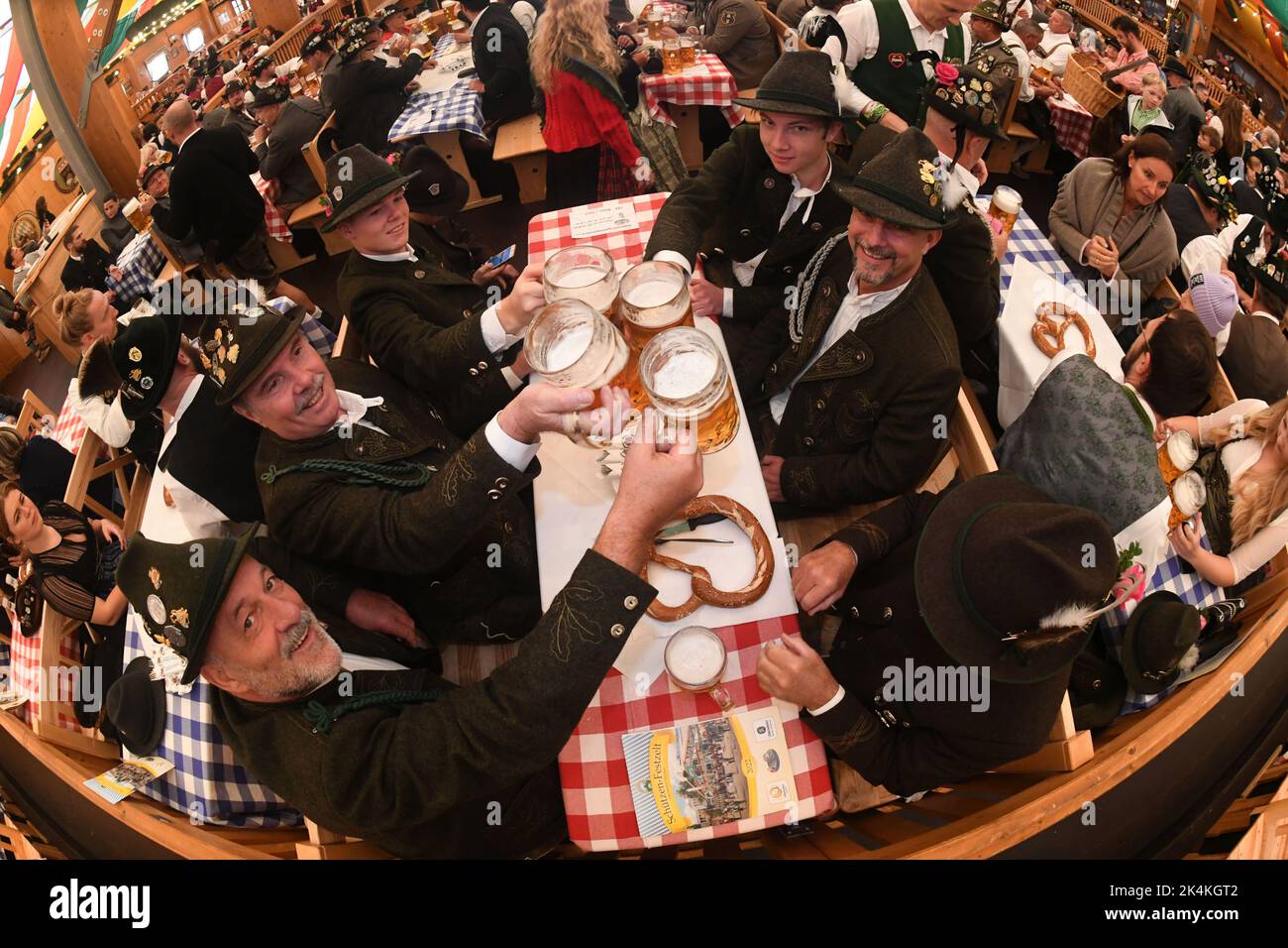Мюнхенский oktoberfest. Октоберфест в мюнхене 2024. Мюнхен октоберфест 2023. Мюнхен октоберфест 2022. Октоберфест в мюнхене 2024.