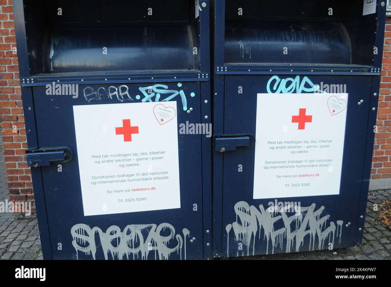 Red cross doantion hi-res stock photography and images - Alamy