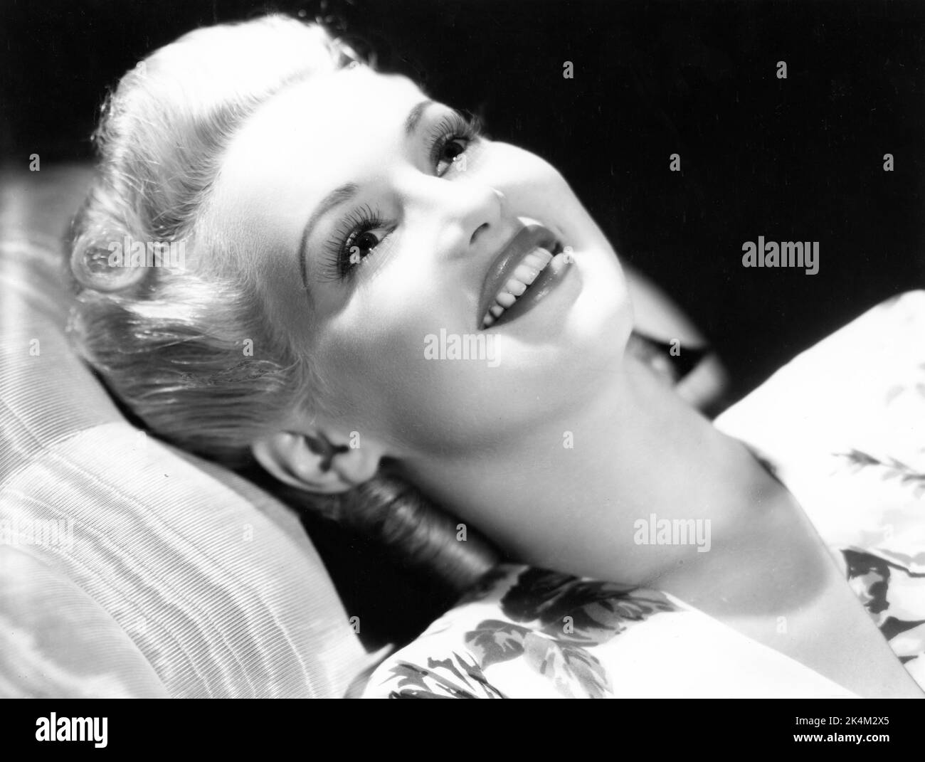 BETTY GRABLE 1940 Portrait publicity for TIN PAN ALLEY director WALTER LANG Twentieth Century Fox Stock Photo