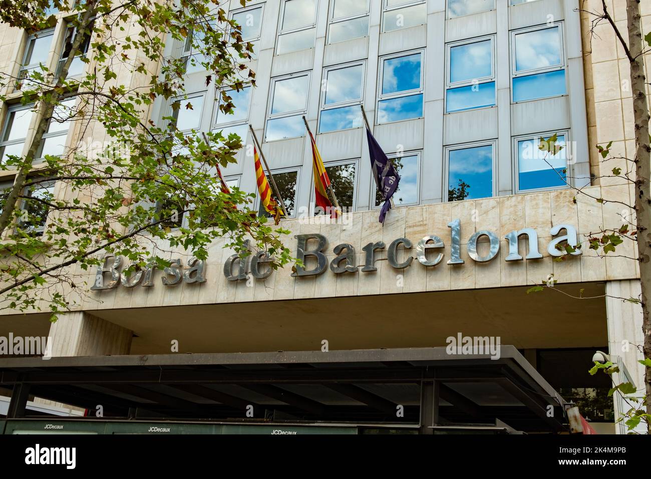 Barcelona, Spain. 30th Sep, 2022. Flags seen hanging on the building of the Stock Exchange of Barcelona. (Credit Image: © Davide Bonaldo/SOPA Images via ZUMA Press Wire) Stock Photo