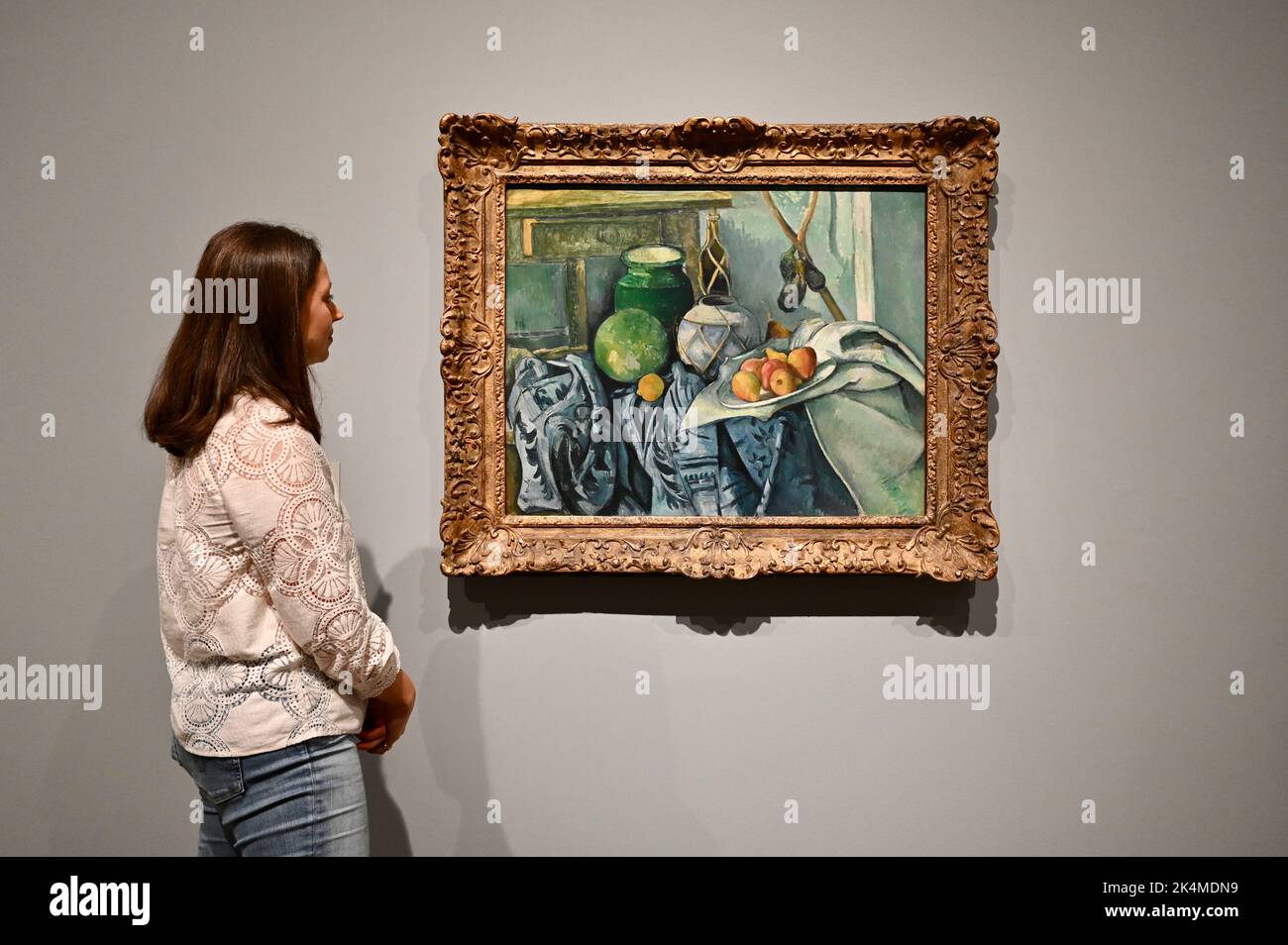 London, UK. A gallery employee views 'Still Life with a Ginger Jar and eggplants' 1893-4. Press Preview of The EY Exhibition: Cezanne. 5 October 2022- 12 March 2023. Tate Modern, Bankside. Stock Photo