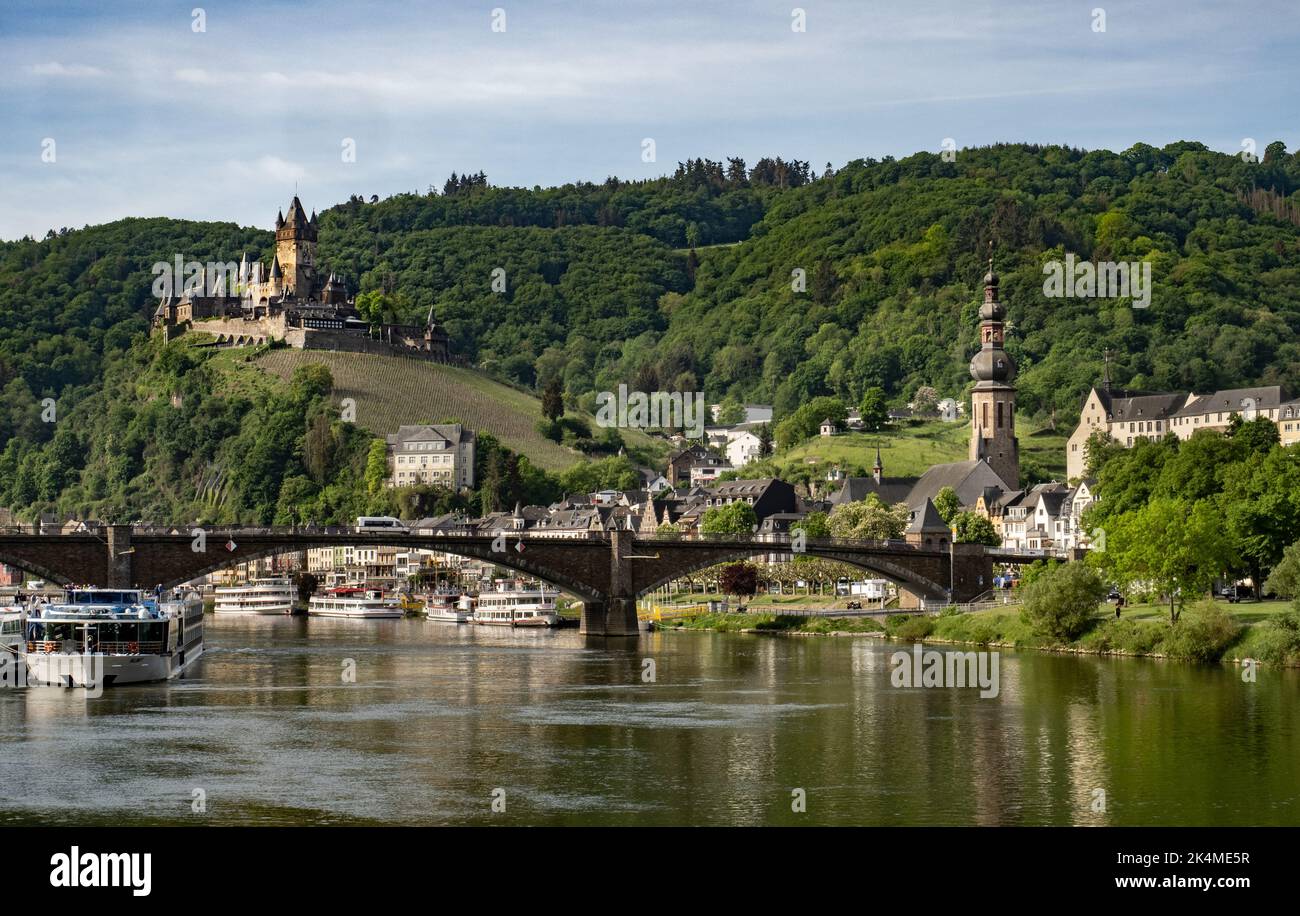 Mosel bridge cochem hi-res stock photography and images - Alamy
